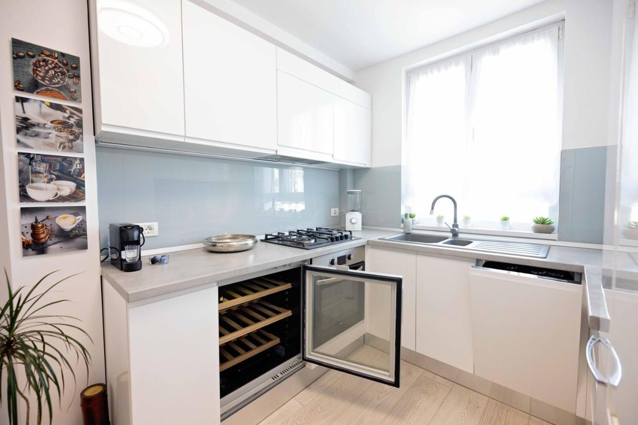 Joyful Apartment ทิมิชัวรา ภายนอก รูปภาพ